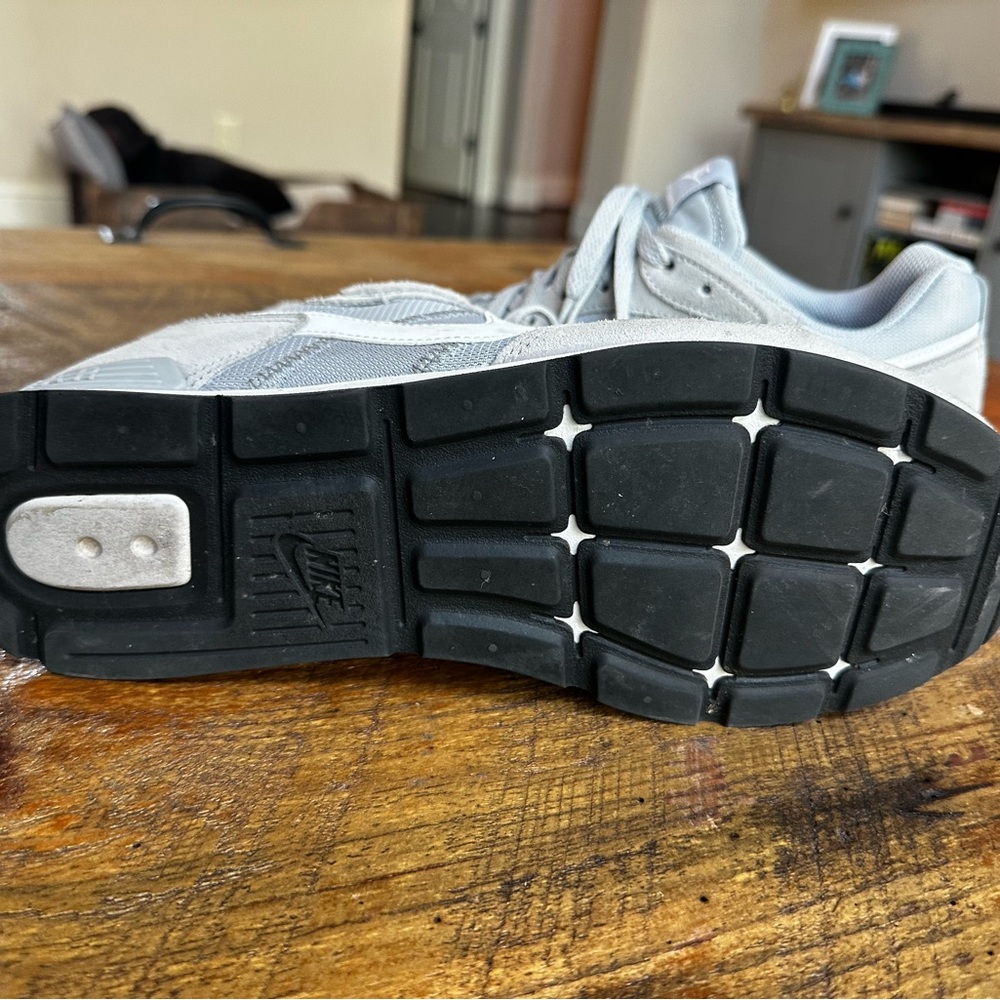 Nike Classic Light Gray Sneakers - Picture 4 of 4